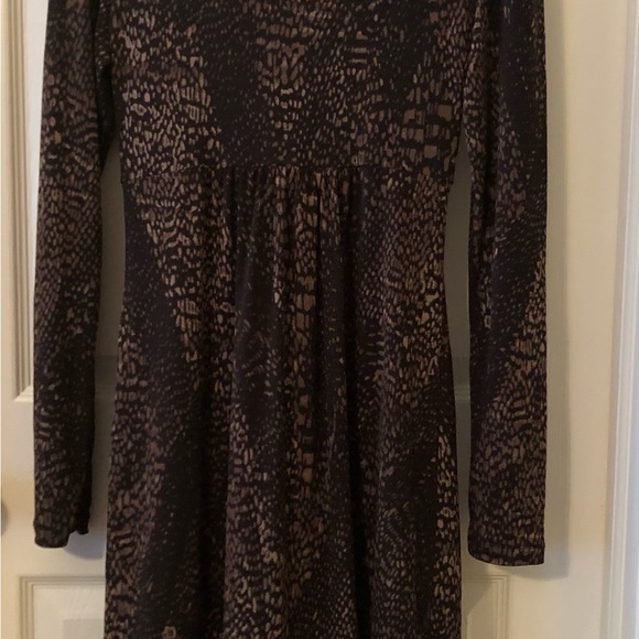 Daisy Fuentes Brown print V Neck Long Sleeve Stretch Dress Size Small - Picture 3 of 3